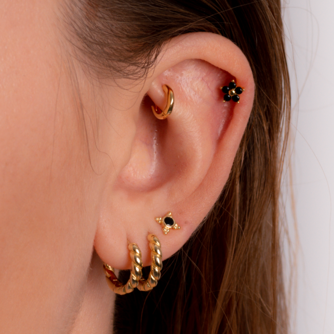 piercing; kolczyki kółka; kolczyki piercing; helix, conch; lobe; upper lobe;