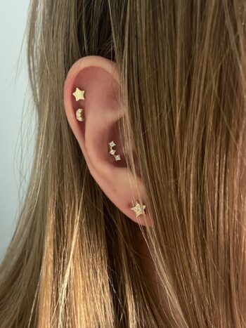 kolczyk do piercingu ucha srebrny pozłacany w kształcie gwiazdy